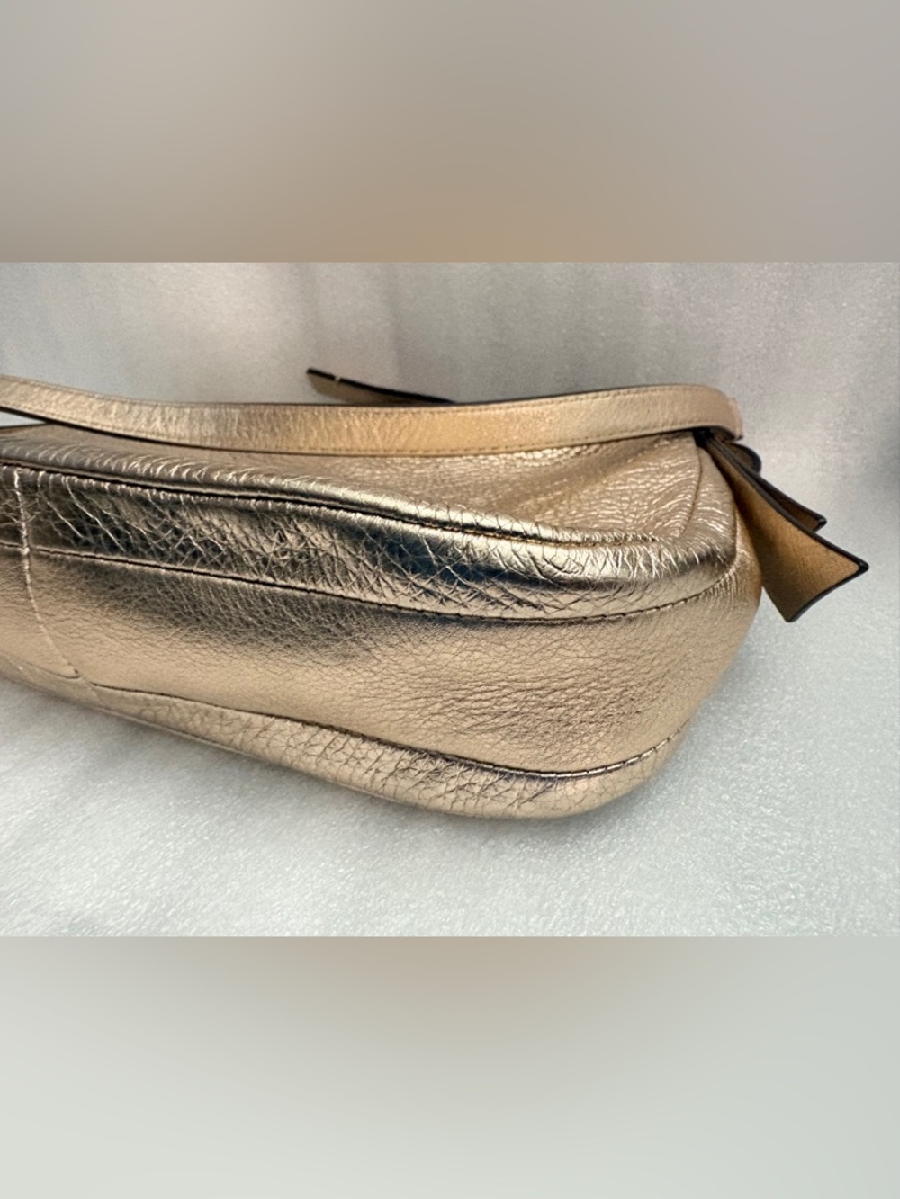 Kate Spade Rose Gold Champagne Pebbled Hobo Shoulder/Crossbody Pink Logo Lining - Picture 4 of 16